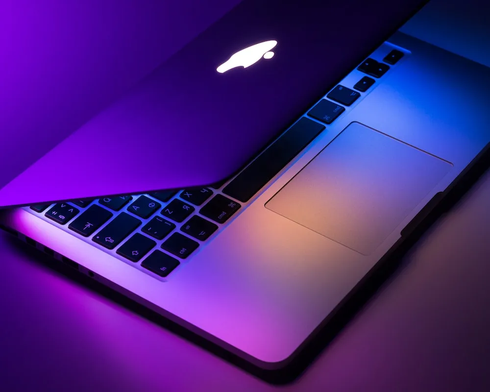 Recenze MacBooku Air M2 (2022): Nový notebook, který je třeba porazit