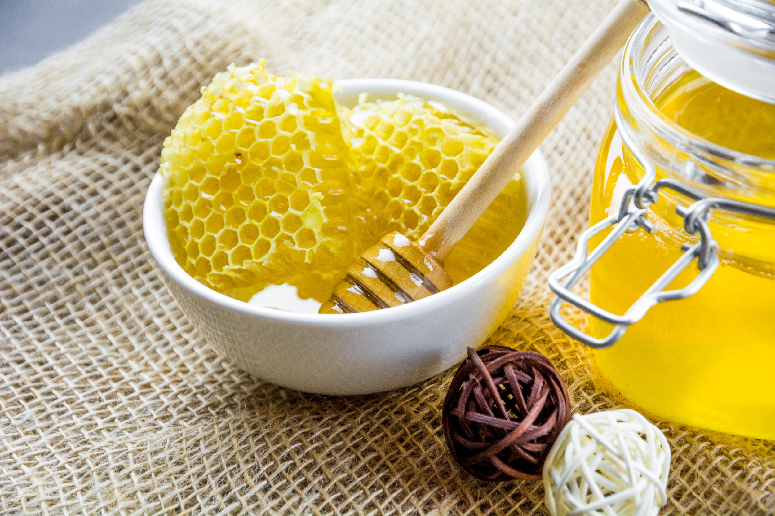 Je med lepší než cukr?