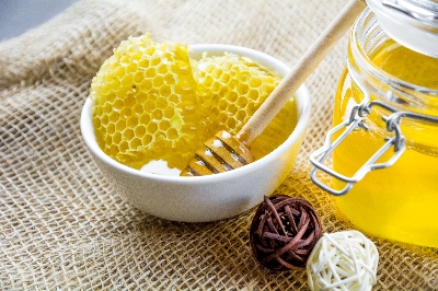Je med lepší než cukr?
